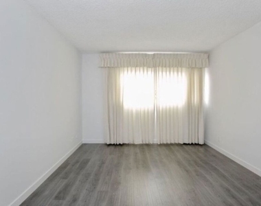 855 Victor Avenue - Photo Thumbnail 11