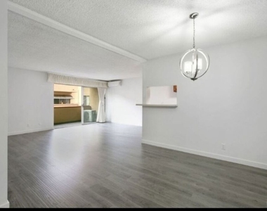 855 Victor Avenue - Photo Thumbnail 6