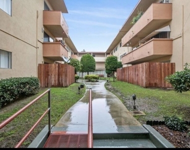 855 Victor Avenue - Photo Thumbnail 13
