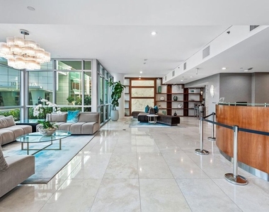 13650 Marina Pointe Drive - Photo Thumbnail 22