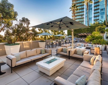 13650 Marina Pointe Drive - Photo Thumbnail 50