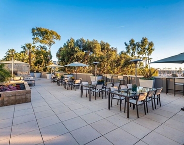 13650 Marina Pointe Drive - Photo Thumbnail 49