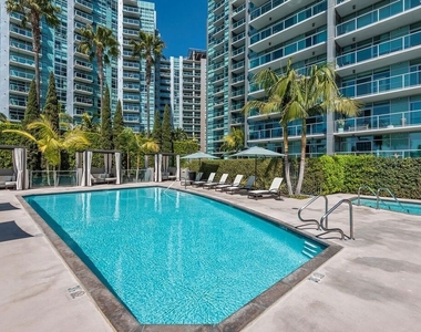 13650 Marina Pointe Drive - Photo Thumbnail 31
