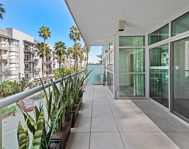 13650 Marina Pointe Drive - Photo Thumbnail 7