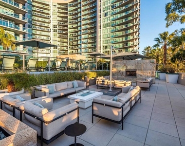 13650 Marina Pointe Drive - Photo Thumbnail 52