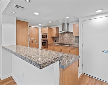 13650 Marina Pointe Drive - Photo Thumbnail 4