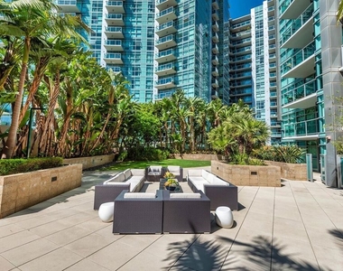 13650 Marina Pointe Drive - Photo Thumbnail 29