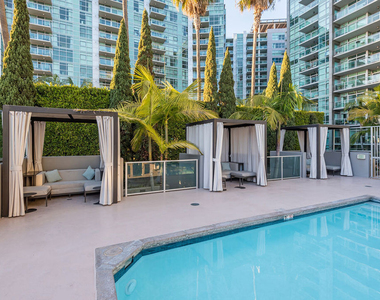 13650 Marina Pointe Drive - Photo Thumbnail 32