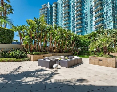 13650 Marina Pointe Drive - Photo Thumbnail 28