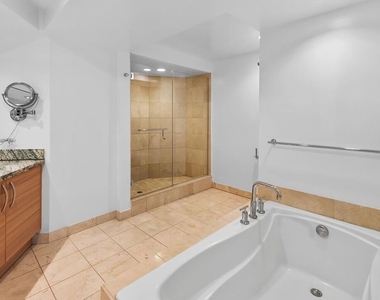 13650 Marina Pointe Drive - Photo Thumbnail 16