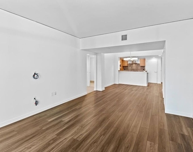 13650 Marina Pointe Drive - Photo Thumbnail 9