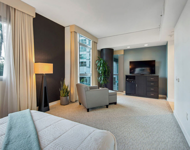 13650 Marina Pointe Drive - Photo Thumbnail 45