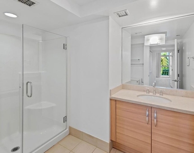 13650 Marina Pointe Drive - Photo Thumbnail 19
