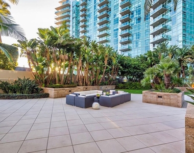 13650 Marina Pointe Drive - Photo Thumbnail 47