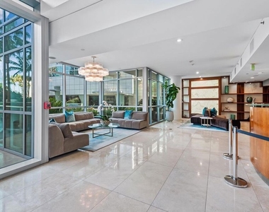 13650 Marina Pointe Drive - Photo Thumbnail 23