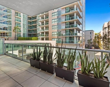 13650 Marina Pointe Drive - Photo Thumbnail 8