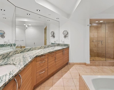 13650 Marina Pointe Drive - Photo Thumbnail 15
