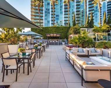 13650 Marina Pointe Drive - Photo Thumbnail 51