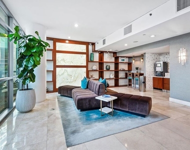 13650 Marina Pointe Drive - Photo Thumbnail 25