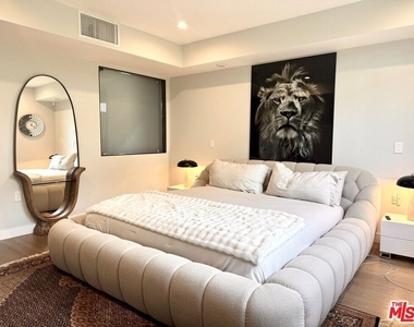 1017 N Croft Avenue - Photo Thumbnail 12