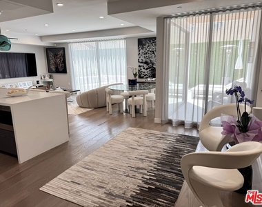 1017 N Croft Avenue - Photo Thumbnail 10