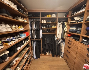 1017 N Croft Avenue - Photo Thumbnail 14