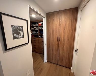 1017 N Croft Avenue - Photo Thumbnail 13