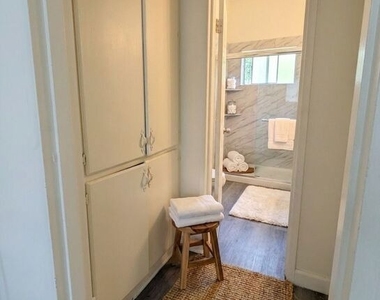 1833 S St Andrews Place - Photo Thumbnail 4