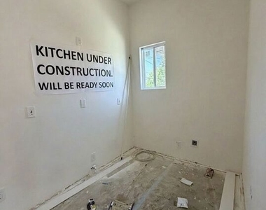 1833 S St Andrews Place - Photo Thumbnail 9