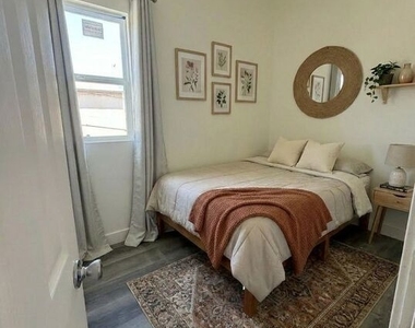 1833 S St Andrews Place - Photo Thumbnail 2