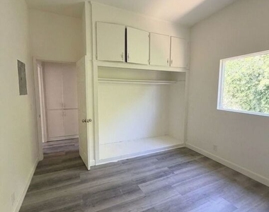 1833 S St Andrews Place - Photo Thumbnail 7