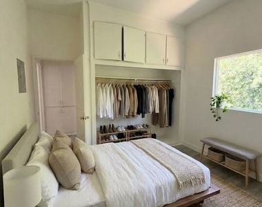 1833 S St Andrews Place - Photo Thumbnail 8
