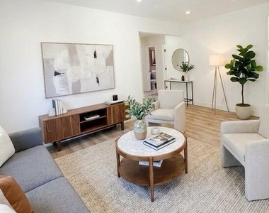 10218 Darby Avenue - Photo Thumbnail 12