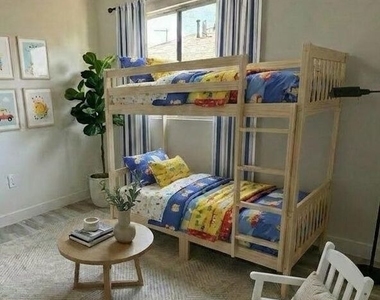 10218 Darby Avenue - Photo Thumbnail 2