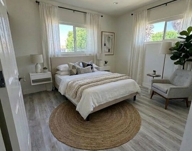 10218 Darby Avenue - Photo Thumbnail 4