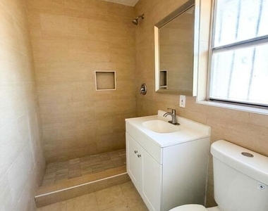 10218 Darby Avenue - Photo Thumbnail 11