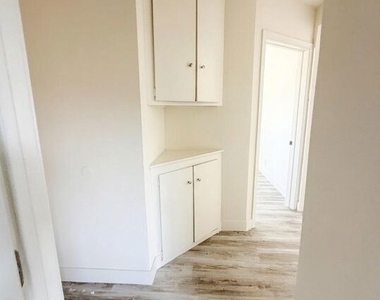 10218 Darby Avenue - Photo Thumbnail 8
