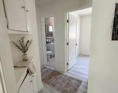 10218 Darby Avenue - Photo Thumbnail 3
