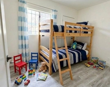 10218 Darby Avenue - Photo Thumbnail 10