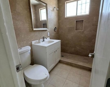 10218 Darby Avenue - Photo Thumbnail 12