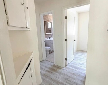 10218 Darby Avenue - Photo Thumbnail 4