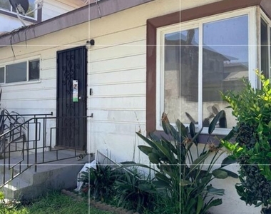 10218 Darby Avenue - Photo Thumbnail 12