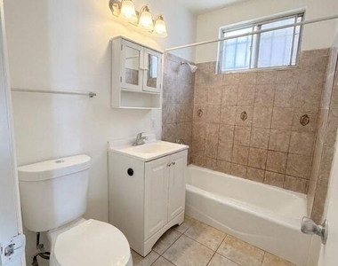 10218 Darby Avenue - Photo Thumbnail 5