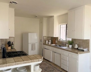 10218 Darby Avenue - Photo Thumbnail 10