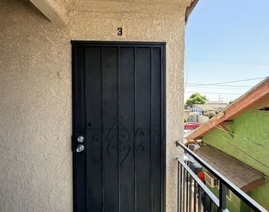 1029 S Record Avenue - Photo Thumbnail 2