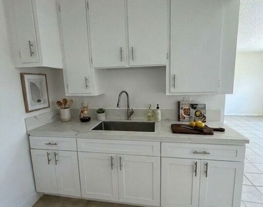 1029 S Record Avenue - Photo Thumbnail 10