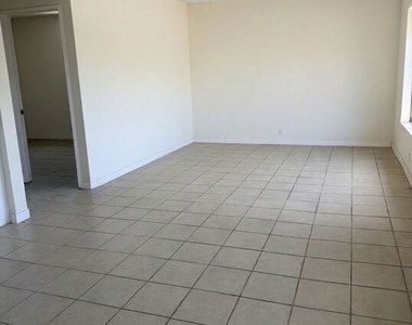 1029 S Record Avenue - Photo Thumbnail 4