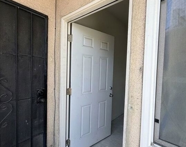 1029 S Record Avenue - Photo Thumbnail 3