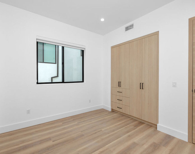 5317 Ben Avenue - Photo Thumbnail 13