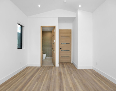 5315 Ben Avenue - Photo Thumbnail 13